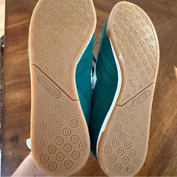 New Balance RC42 gum sole sneakers in green and white - Picture 11 of 11